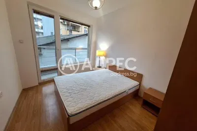 Spavaća soba; prirodna svjetlost, drveni pod