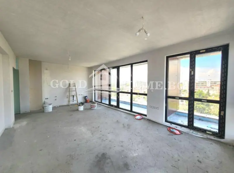 Dnevni boravak; potrebna renovacija, prirodna svjetlost, pogled