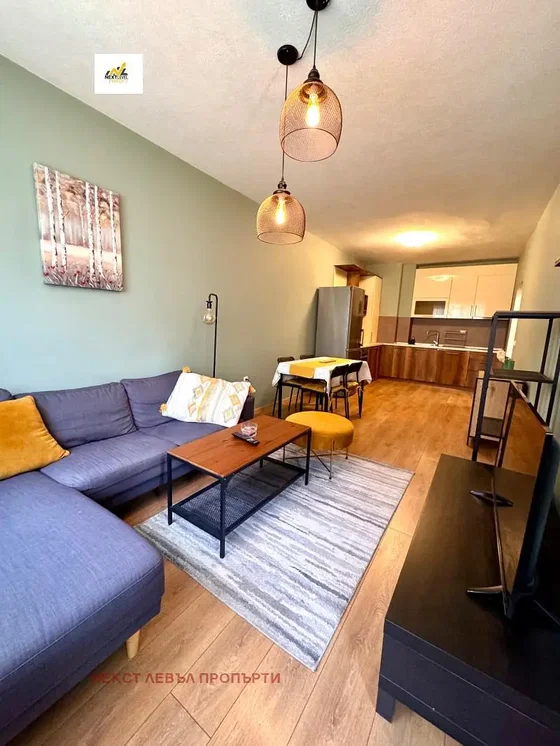 Wohnzimmer; tageslicht, moderner stil, holzboden