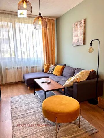 Dnevni boravak; prirodna svjetlost, moderan stil