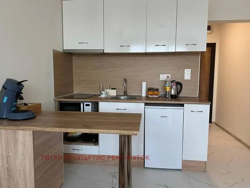 Kuhinja; kućanski aparati, pločice, renoviran, prirodna svjetlost