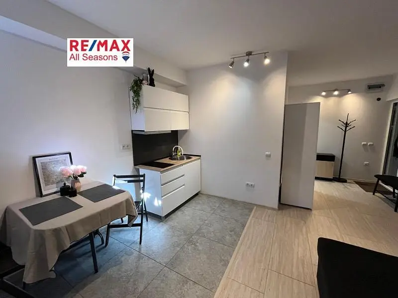 مطبخ; أرضية من البلاط, ضوء طبيعي, أسلوب عصري