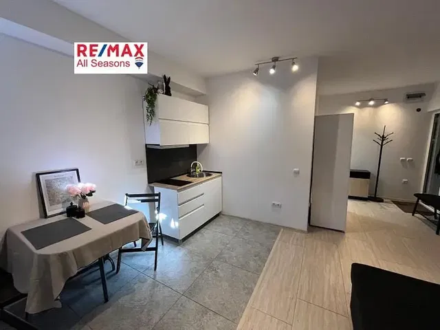 مطبخ; أرضية من البلاط, ضوء طبيعي, أسلوب عصري