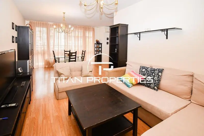 Soggiorno; stile moderno, luce naturale