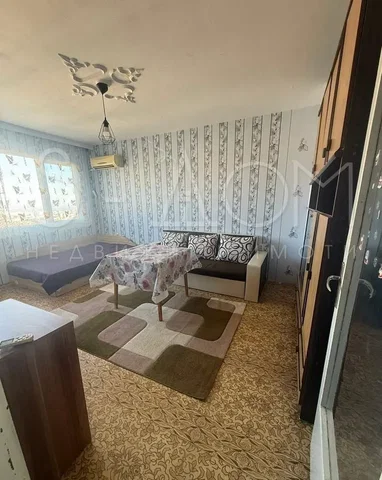 Dnevni boravak; prirodna svjetlost, rustikalni stil