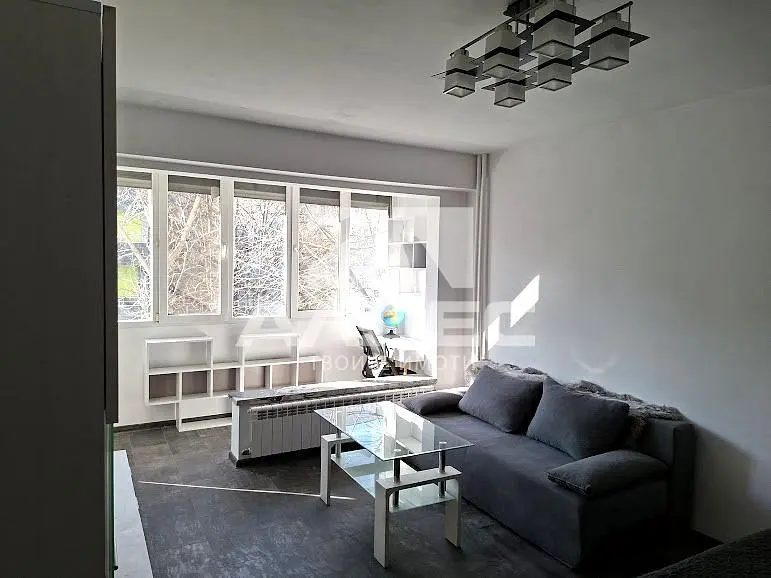 Oturma odası; doğal ışık, modern stil