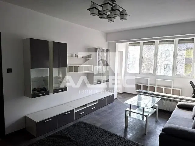 Obývačka; prirodzené svetlo, moderný štýl