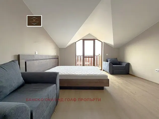 Sypialnia; światło dzienne, podłoga drewniana