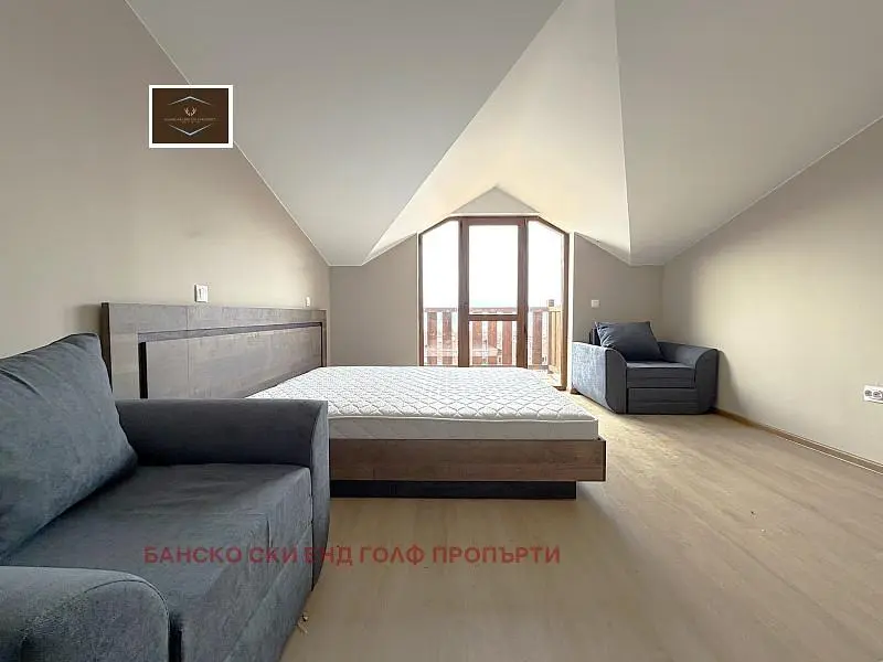 Spavaća soba; prirodna svjetlost, drveni pod