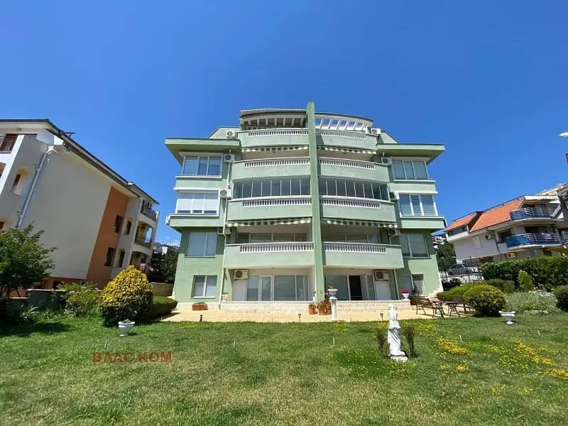 Haus und umgebung; blick
