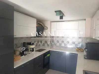 Kuhinja; kućanski aparati, pločice, renoviran