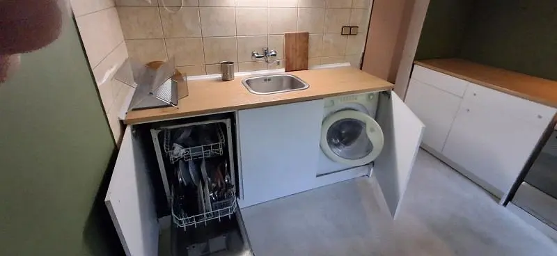 Kuhinja; kućanski aparati, pločice