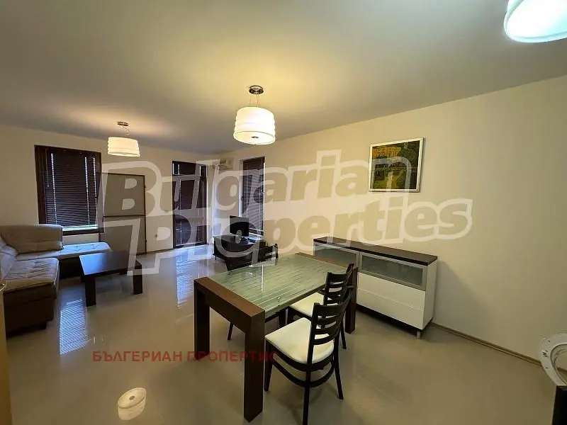 Dnevni boravak; pločice, moderan stil