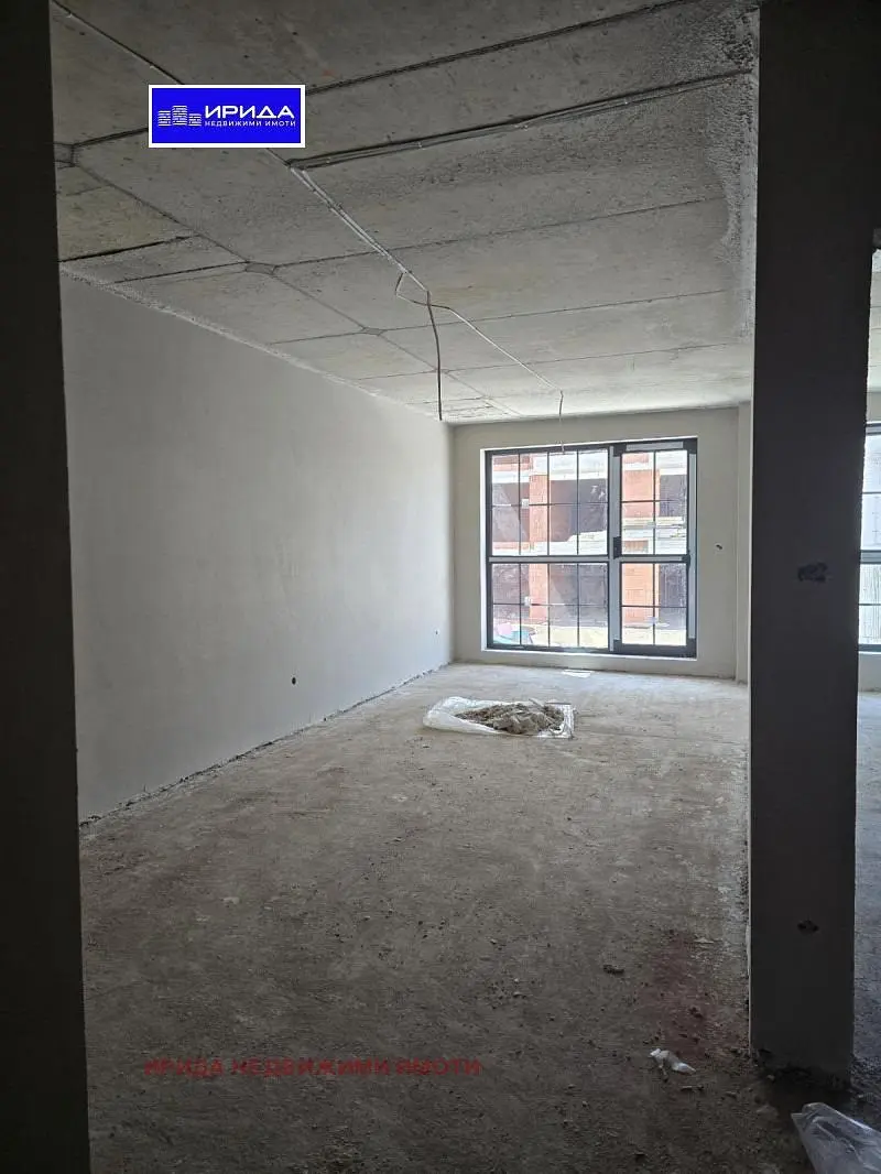 Ostale; potrebna renovacija, prirodna svjetlost