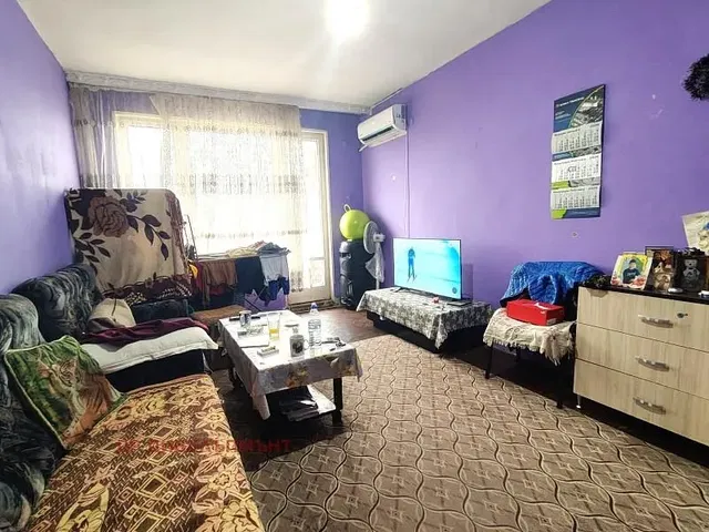 Obývačka; prirodzené svetlo, rustikálny štýl