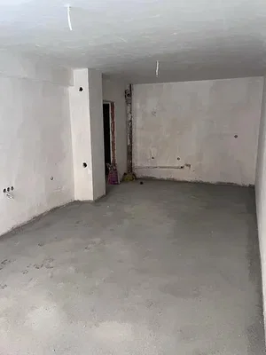 Ostale; potrebna renovacija, prirodna svjetlost