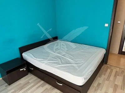 Spavaća soba; drveni pod, prirodna svjetlost