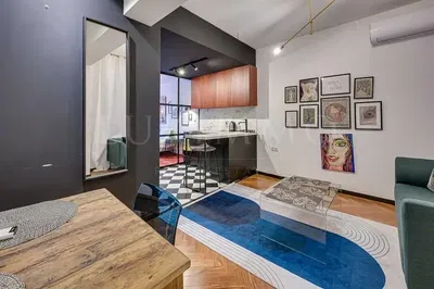 Dnevni boravak; moderan stil, drveni pod, prirodna svjetlost