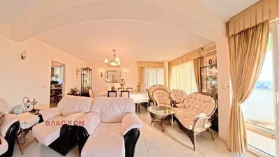 Dnevni boravak; prirodna svjetlost, moderan stil