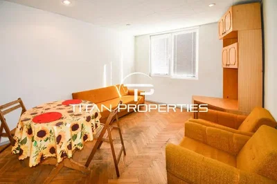 Dnevni boravak; drveni pod, prirodna svjetlost