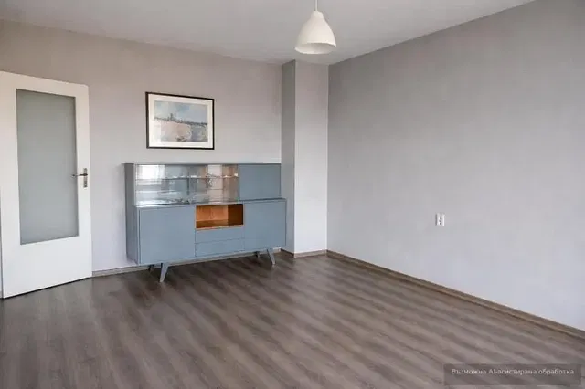 Dnevni boravak; drveni pod, prirodna svjetlost