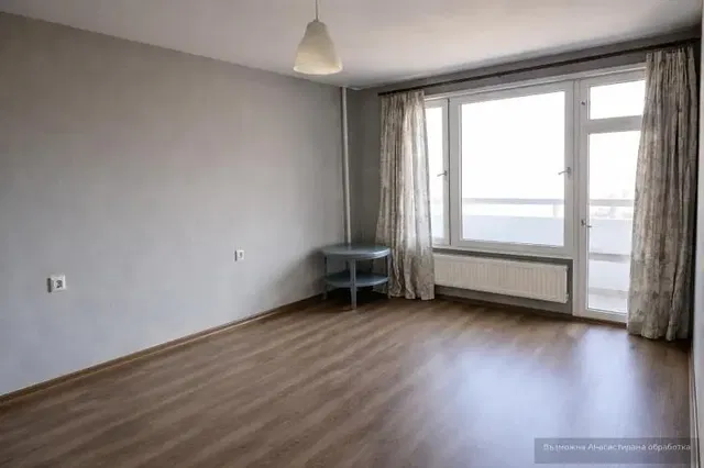 Dnevni boravak; prirodna svjetlost, drveni pod