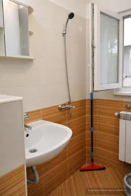 Kupaonica; pločice, prirodna svjetlost