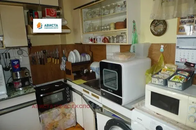 Kuhinja; kućanski aparati, renoviran