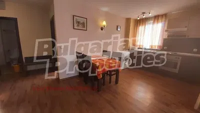 Kuhinja; drveni pod, prirodna svjetlost, kućanski aparati