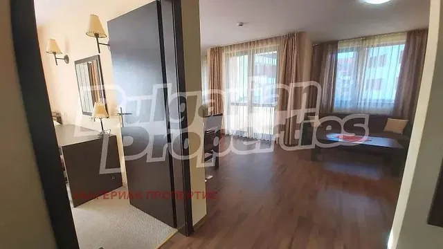 Wohnzimmer; holzboden, tageslicht