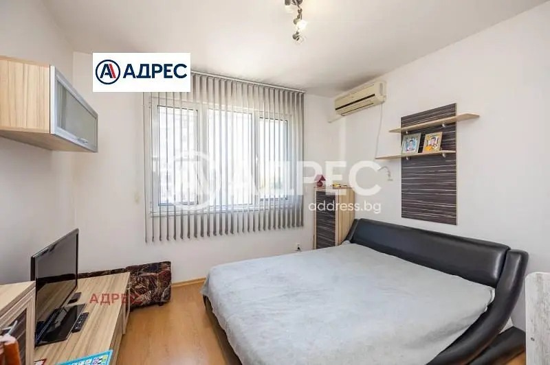 Spavaća soba; prirodna svjetlost, moderan stil