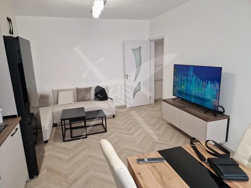 Dnevni boravak; pločice, kućanski aparati