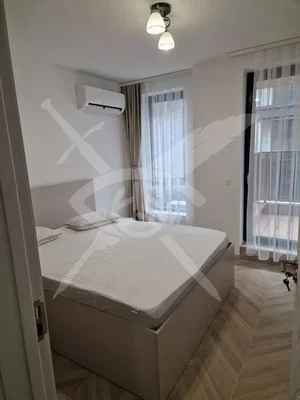 Spavaća soba; prirodna svjetlost, moderan stil, pločice