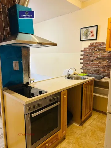 Kuchyňa; kuchynské spotrebiče, dlažba