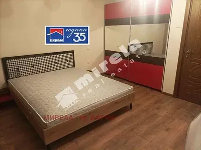 Spavaća soba; drveni pod