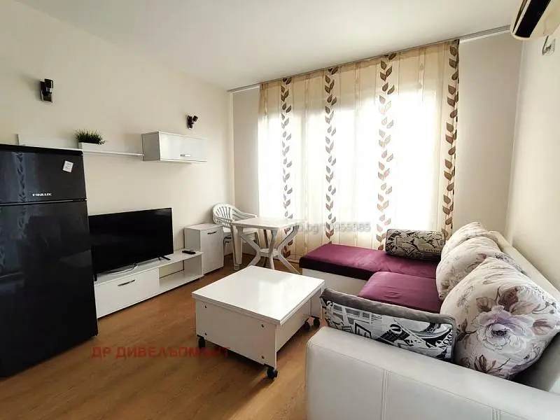 Sala de estar; luz natural, estilo moderno