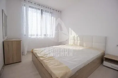 Spavaća soba; prirodna svjetlost, moderan stil