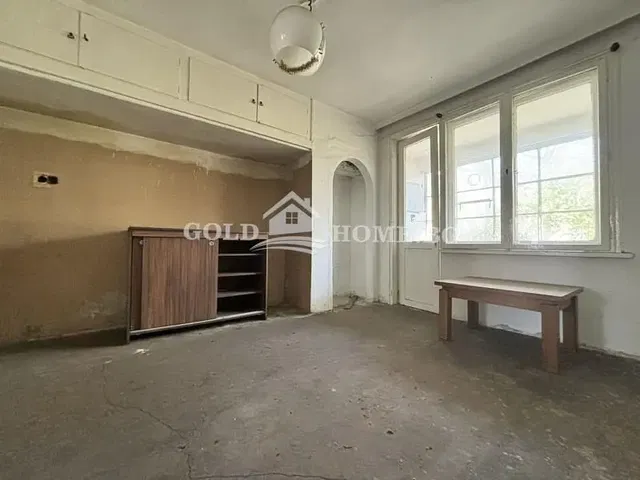 Остало; потребна реновација, природно светло