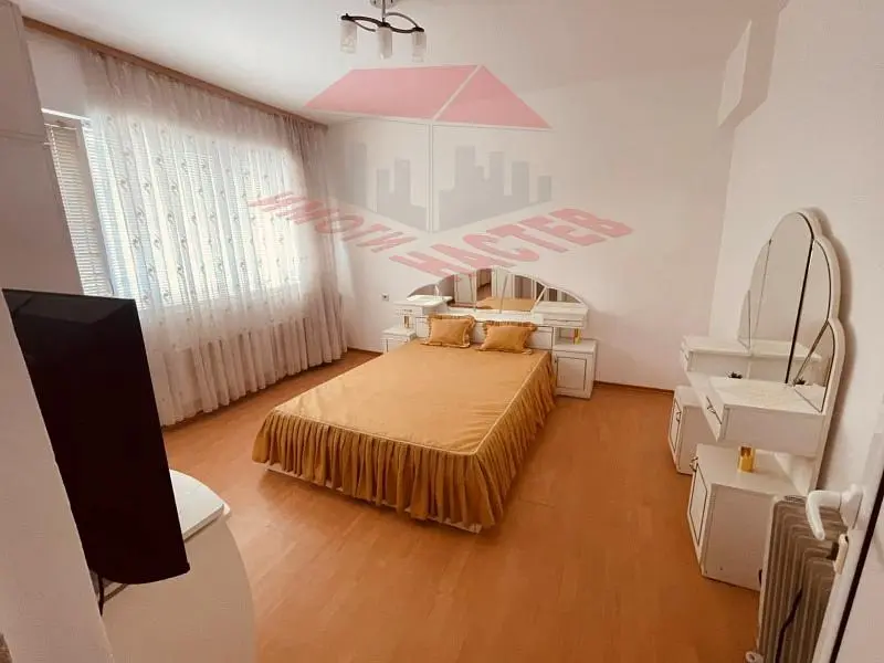 Schlafzimmer; holzboden, tageslicht, moderner stil