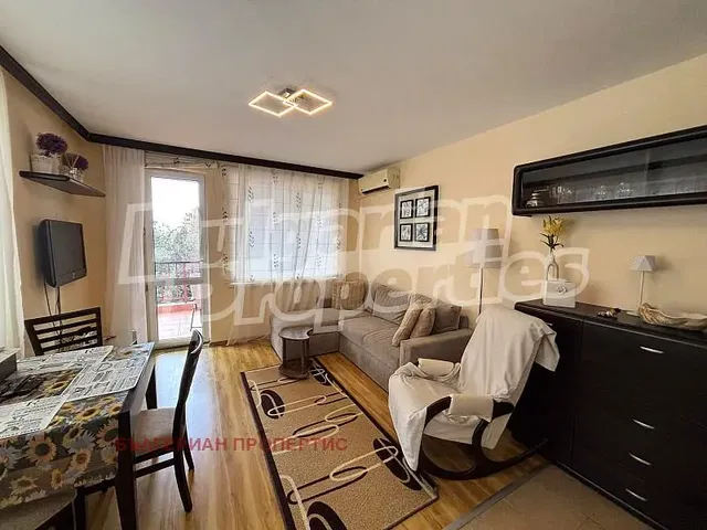 Obývačka; prirodzené svetlo, moderný štýl