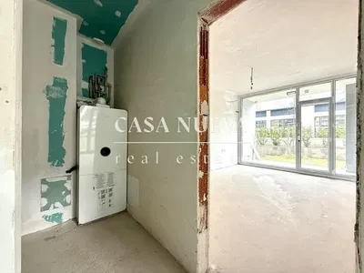 Sonstiges; warmwasserbereiter, renovierungsbedürftig, tageslicht