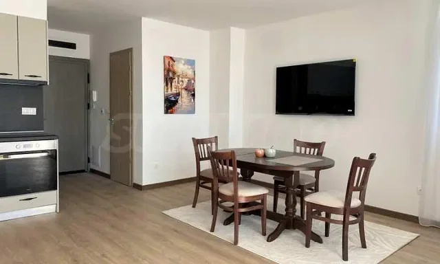 Mutfak; ahşap zemin, modern stil