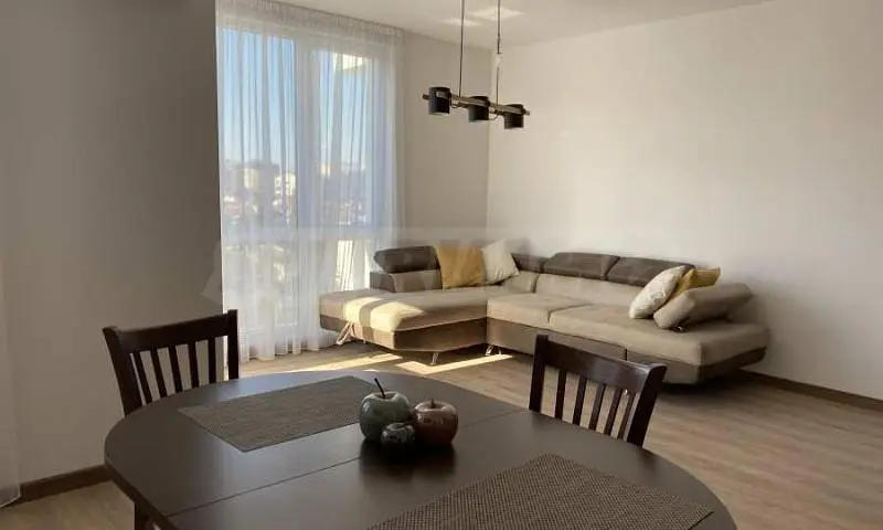 Oturma odası; doğal ışık, modern stil