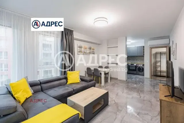 Salón; vista, estilo moderno, suelo de baldosas, luz natural