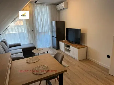 Wohnzimmer; holzboden, moderner stil, tageslicht