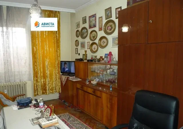 Salón; estilo rústico, suelo de madera