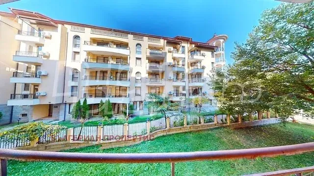 Dom a okolie; výhľad