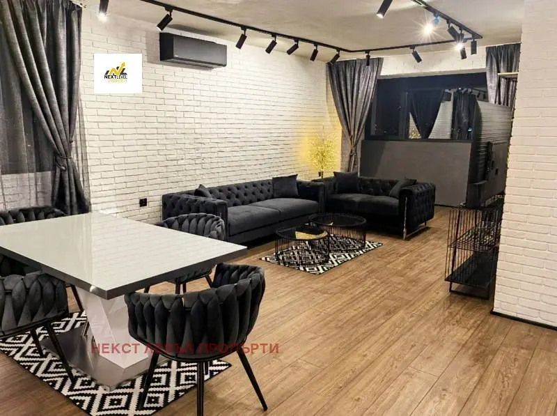 Wohnzimmer; moderner stil, holzboden, tageslicht