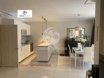 Kuhinja; kućanski aparati, moderan stil, prirodna svjetlost