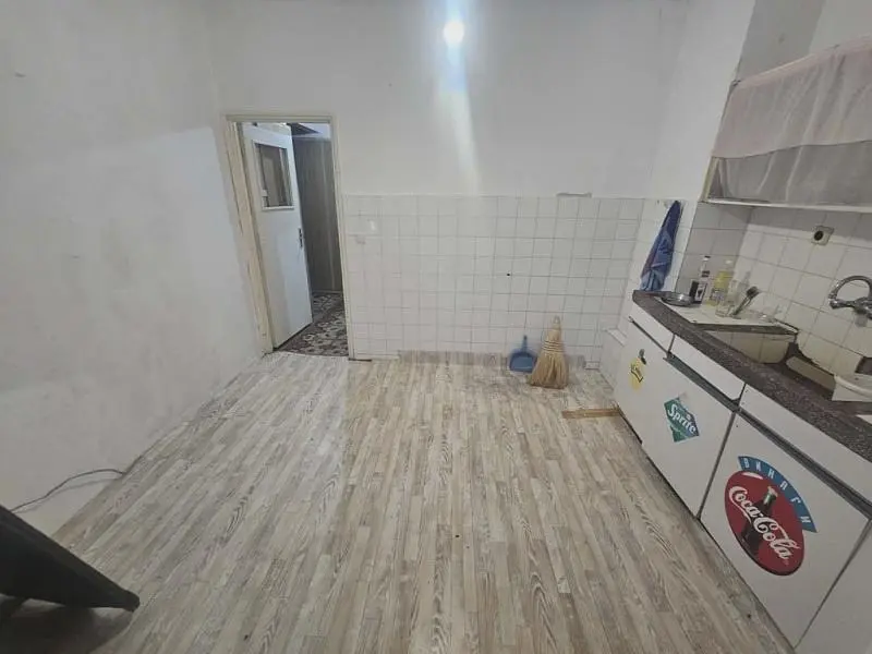 Kuhinja; potrebna renovacija, pločice